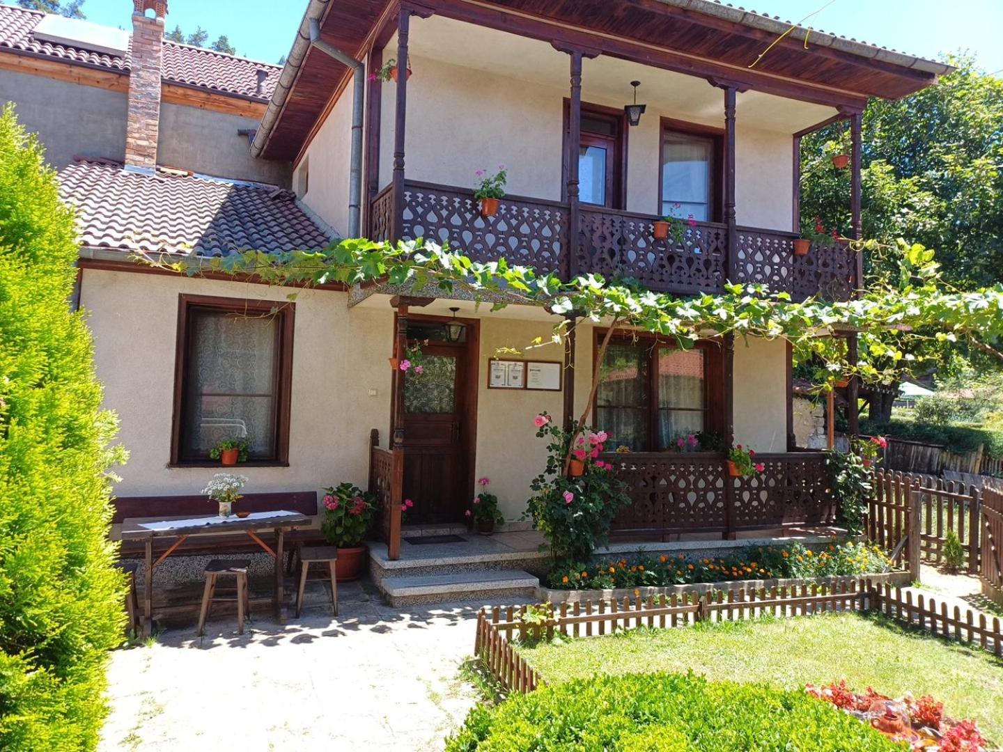 Guest Rooms Dona Koprivshtitsa Luaran gambar